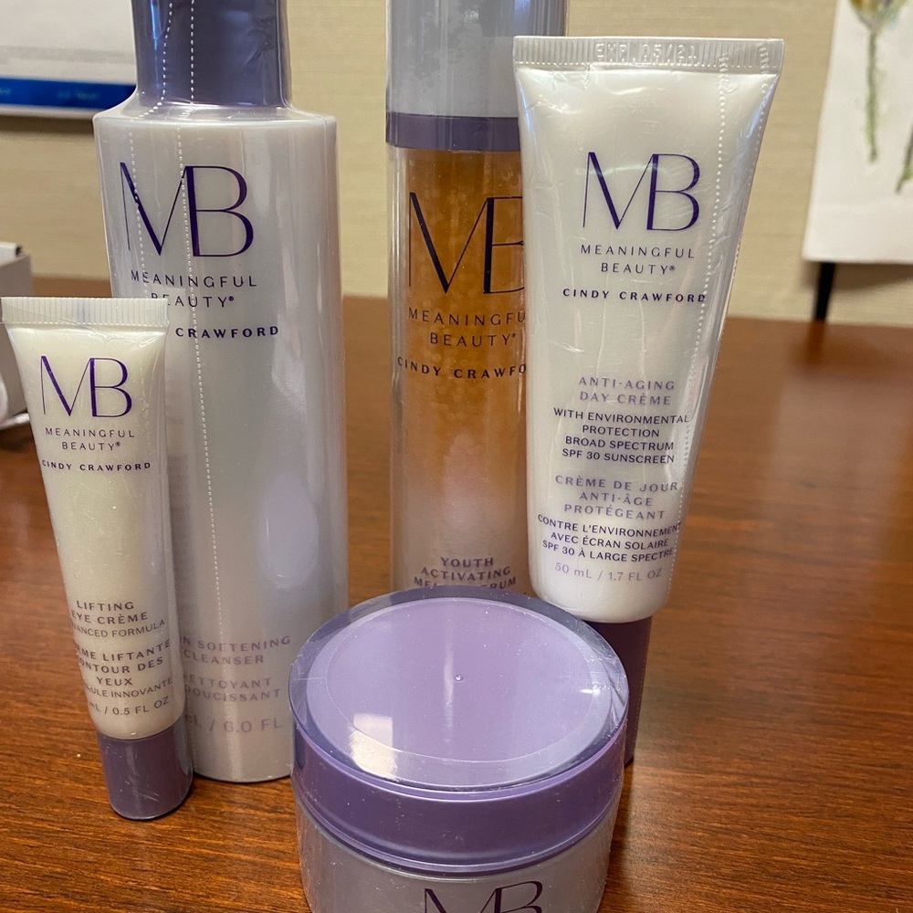 Meaningful beauty set NIB